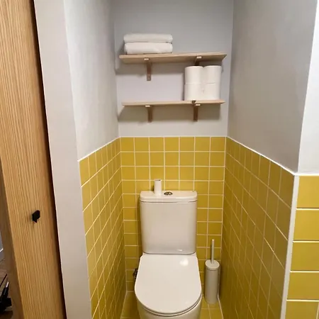 Stylish Ideal For Couples Or Small Families *